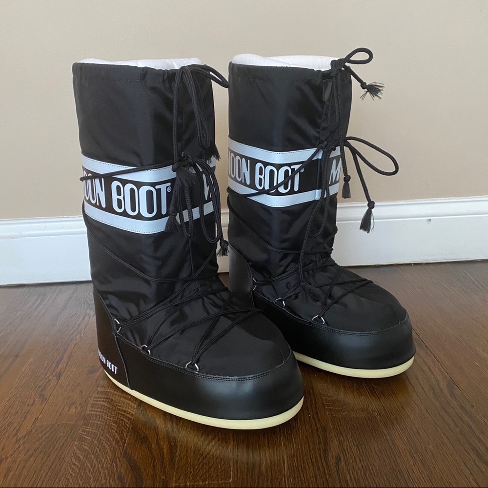 Brand New Moon Boots-comes with bag, no box